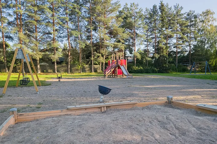 Maaniitun leikkikenttä